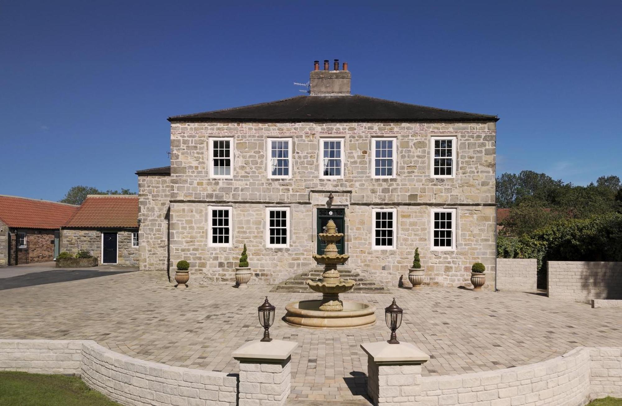 Killerby Old Hall With Hot Tub And Swimming Pool Scarborough Buitenkant foto